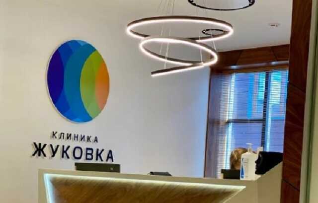 Родня 25-летней Влады, которая впала в состояние комы после пластической операции на носу, обвиняет в произошедшем доктора личной поликлиники 