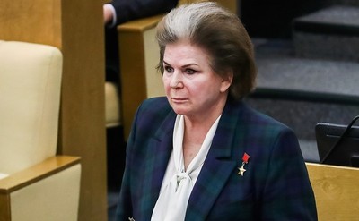 Депутаты в окружении врагов.