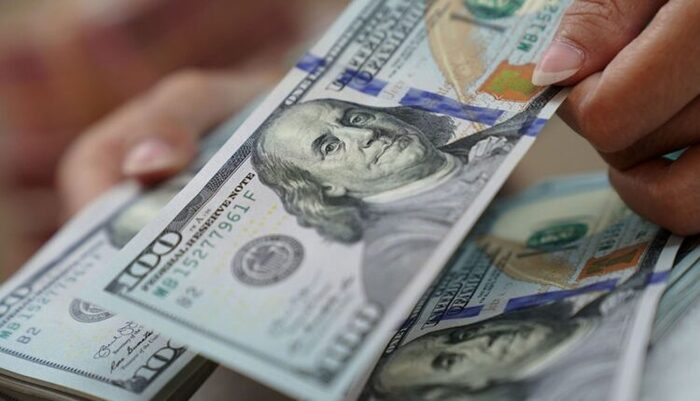 Центральный банк разрешил россиянам брать наличную валюту в банках