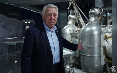 Александр Моишеев через телескоп вывел 92 млн руб.