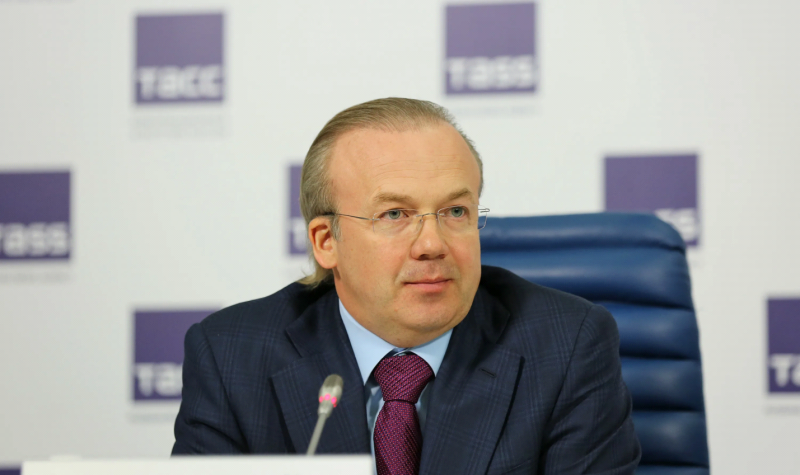 "Подсели" на реновацию: Воробьев полетит недалеко от "Самолетом"?