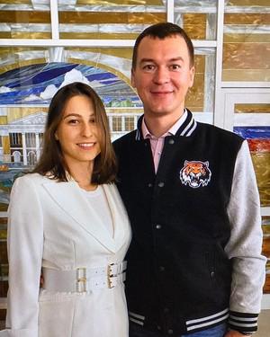 Портрет типичной жены губернатора.