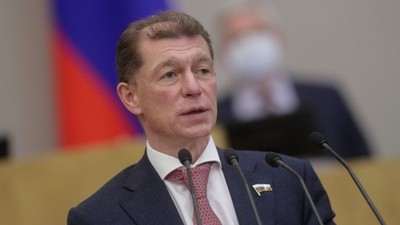 Депутаты в окружении врагов.