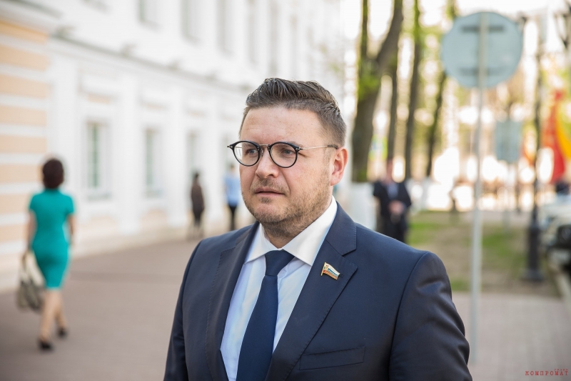 Депутат Ярославской областной думы сдал госслужащих, кому передал 15,5 млн руб. взяток за заключение государственных контрактов на приобретение жилища для детишек-сирот