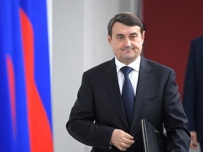 Администрация президента в окружении врагов.