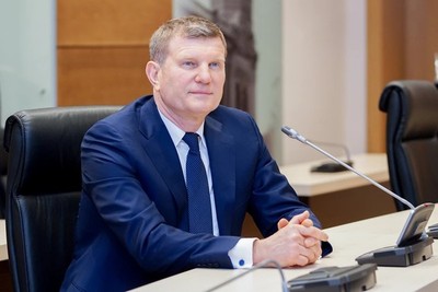Депутаты в окружении врагов.
