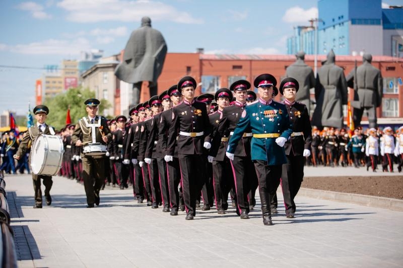 400 кадет приняли участие в параде в честь 30-летия Сибирского кадетского корпуса