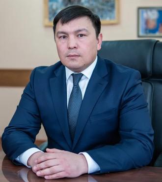 Ильдар Юланов разгрузил бюджет на троих.