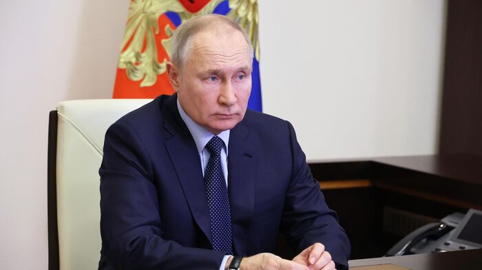 Владимир Путин утвердил закон о штрафах за дискредитированию добровольцев СВО