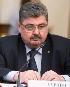 Бывший вице-губернатор Томской области подозревается в покупке дипломов о высшем образовании юриста и инженера-механика