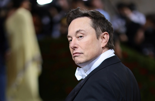 Илон Маск сказал о приостановке сделки по приобретению Твиттер