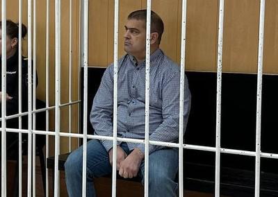 Александр Зорин взял унитазы и бумагу на себя.