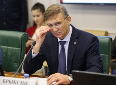 Сенаторы в окружении врагов.