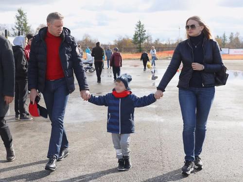 Юрий Бездудный против ветра не плюет.