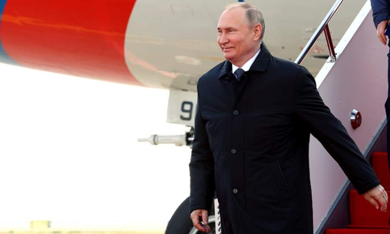 Владимир Путин прибыл в Астану на встречу СВМДА