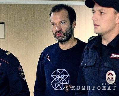 Связанный с организатором подпольных казино Бажановым совладелец букмекерской конторы Winline купил "проклятую дачу" в Горках-2
