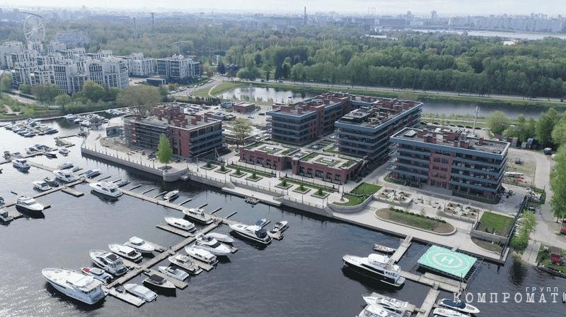 Дворцы в Подмосковье, виллы и коттеджи в Сочи, отели в Геленджике и на Алтае, сотни квадратных метров с крышей в Питере