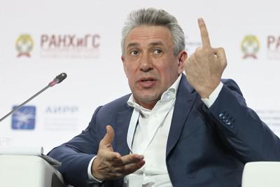 Сергей Горьков добивает "Росгеологию" премиями.