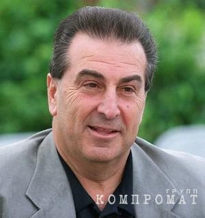Honor длиной 73 м бывшего лидера Демпартии Молдавии: 7 кают, лифт, вертолетная площадка, спа, массажный кабинет
