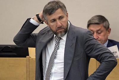 "Правильный патриот" делает совсем не правильные вещи.
