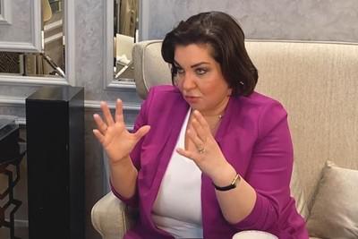 "После удара откинулась голова, хрустнула шея".