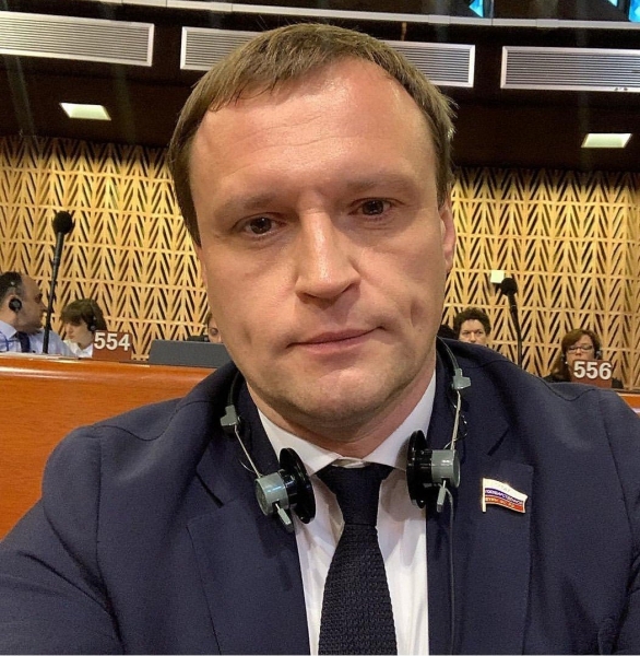 Авторитета давшего показания на парламентария ГД обнаружили повешенным в камере