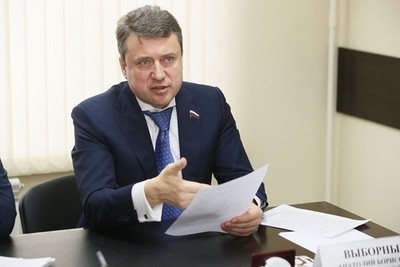 Депутаты в окружении врагов.