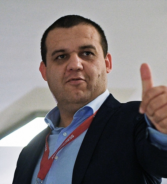 Главный боксер против друга президента