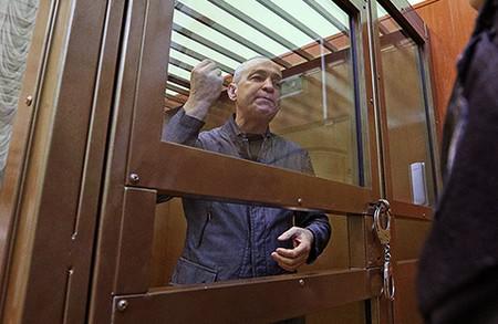 "До смерти забить палками", "подвесить за ноги на площади", "посадить на кол".