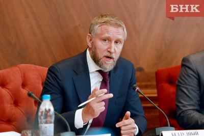 Юрий Бездудный против ветра не плюет.