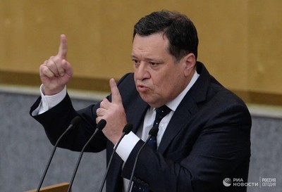 Депутаты в окружении врагов.