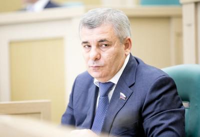 Сенаторы в окружении врагов.