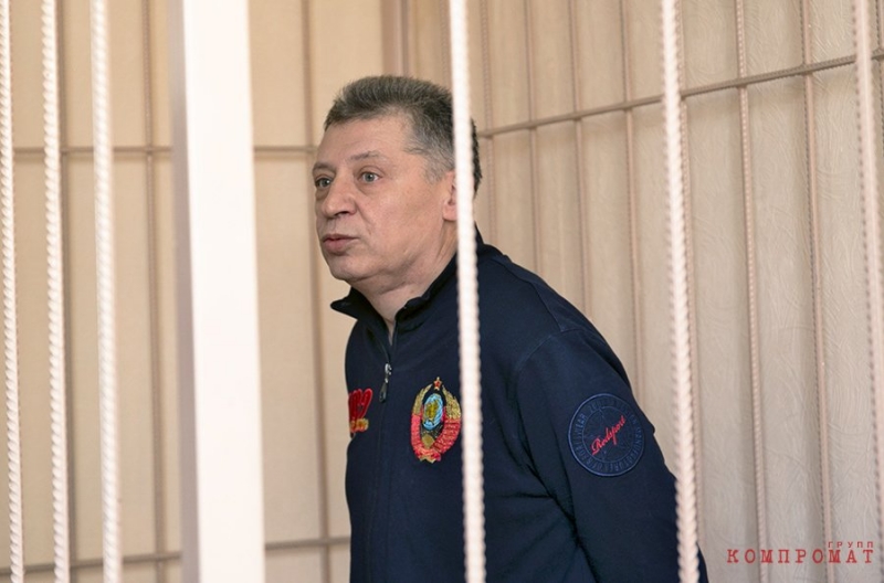 Бывший сибирский алкобарон получил десять лет условно за то, что выманил у друга-соратники 170 млн руб. за "урегулирование вопросов" с сотрудниками правоохранительных органов