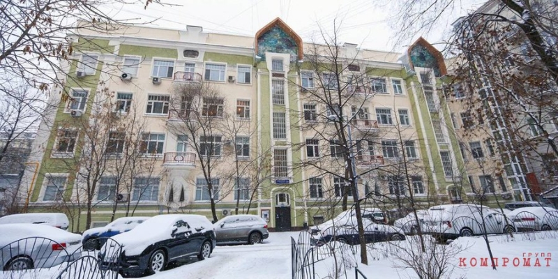 Вилла в США и дюплекс в Париже: Почему лифты падают, а семья главы "Мослифта" только богатеет