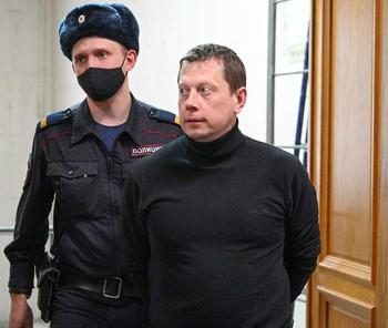 Александр Беглов брал через собственного.