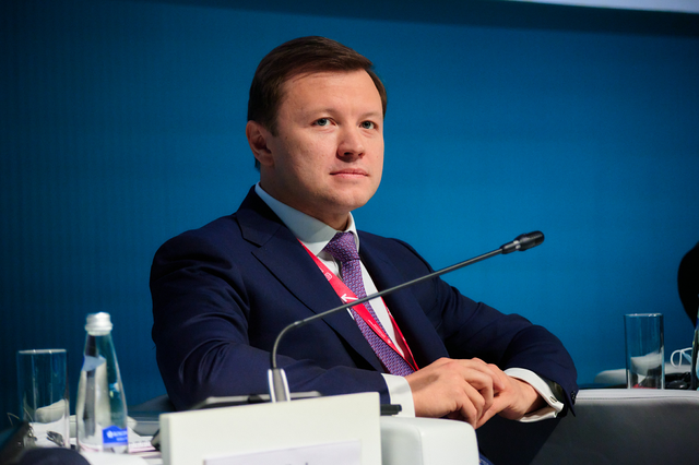 Заместитель Собянина Владимир Ефимов сделал королевский подарок шефу за экономный счет