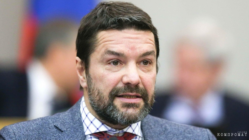 "Нелегальная" супруга главу пресс-службы Зюганова, парламентария Государственной Думы от компартии обладает виллой на озере Комо в Италии, пасынки обучаются в Англии и США