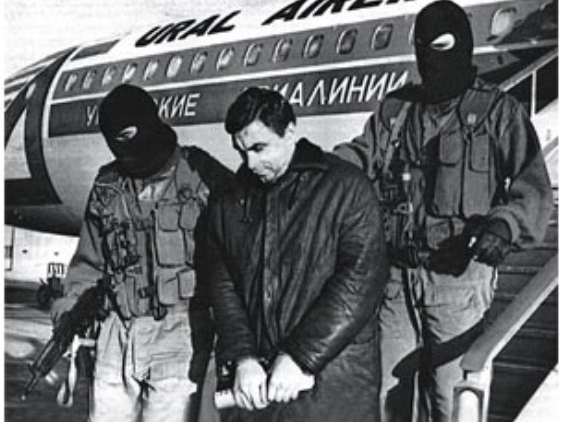 Алексей Вихарев: уголовные связи утаить не получится, невзирая на дорогой долголетний самопиар