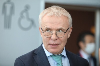 Депутаты в окружении врагов.