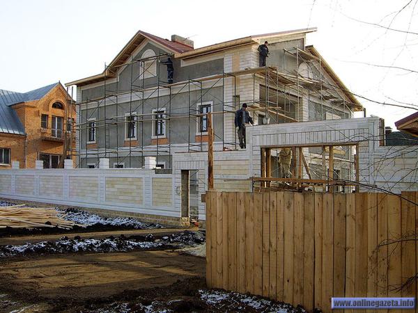 Доступное жилье для губернатора.
