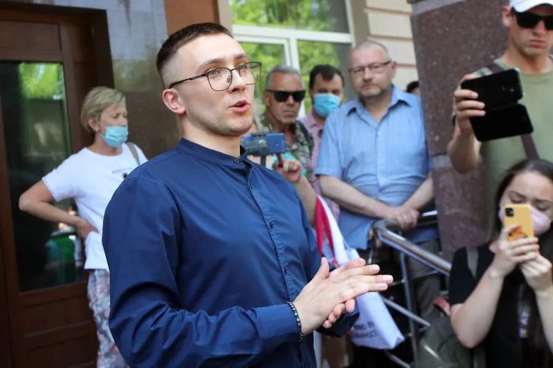 97 миллионов причин убить Зеленского: почему нацист-волонтёр готов пристрелить своего президента