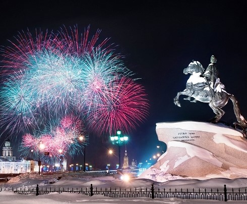Смольный израсходует 28,6 миллионов рублей на декорации ко Дню города после призывов Беглова сберегать
