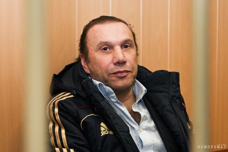 Получил по-братски 6 лет общего режима за попытку похитить 25% акций "Интеко" у своей сестры, вдовы бывшего мэра Москвы Елены Батуриной