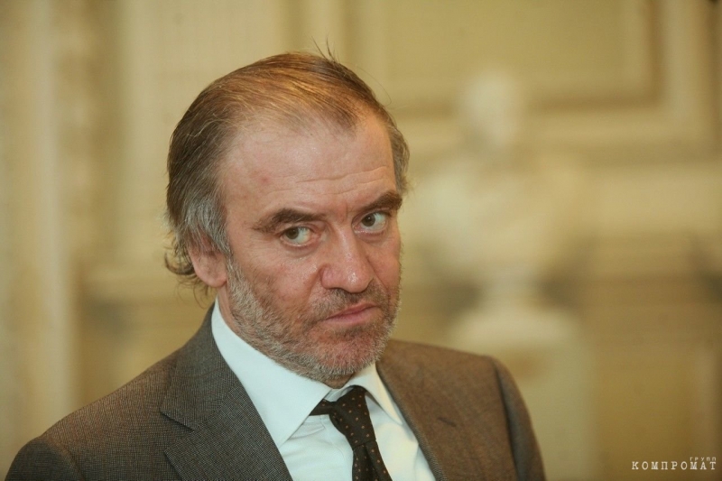 Земли, дома, парки и другая недвижимость в Италии на &euro;100 млн для главы Мариинки от поклонницы