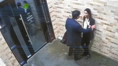 Множественные ссадины и кровоподтеки на голове, осколочный перелом носовой кости.