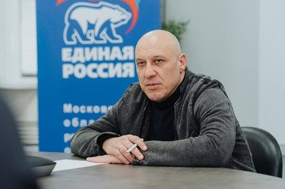 Депутаты в окружении врагов.