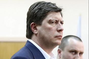 Алексей Хотин скупает свои активы.
