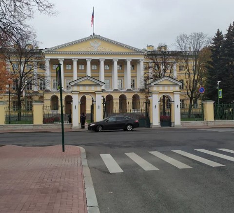 Хватает достойных политиков &mdash; специалист не стал исключать &laquo;конкурентноспособный сценарий&raquo; губернаторских голосования в Санкт-Петербурге