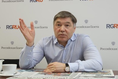 Депутаты в окружении врагов.