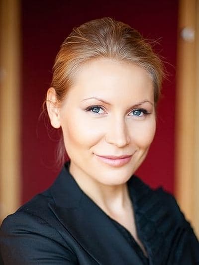 Алена Попова